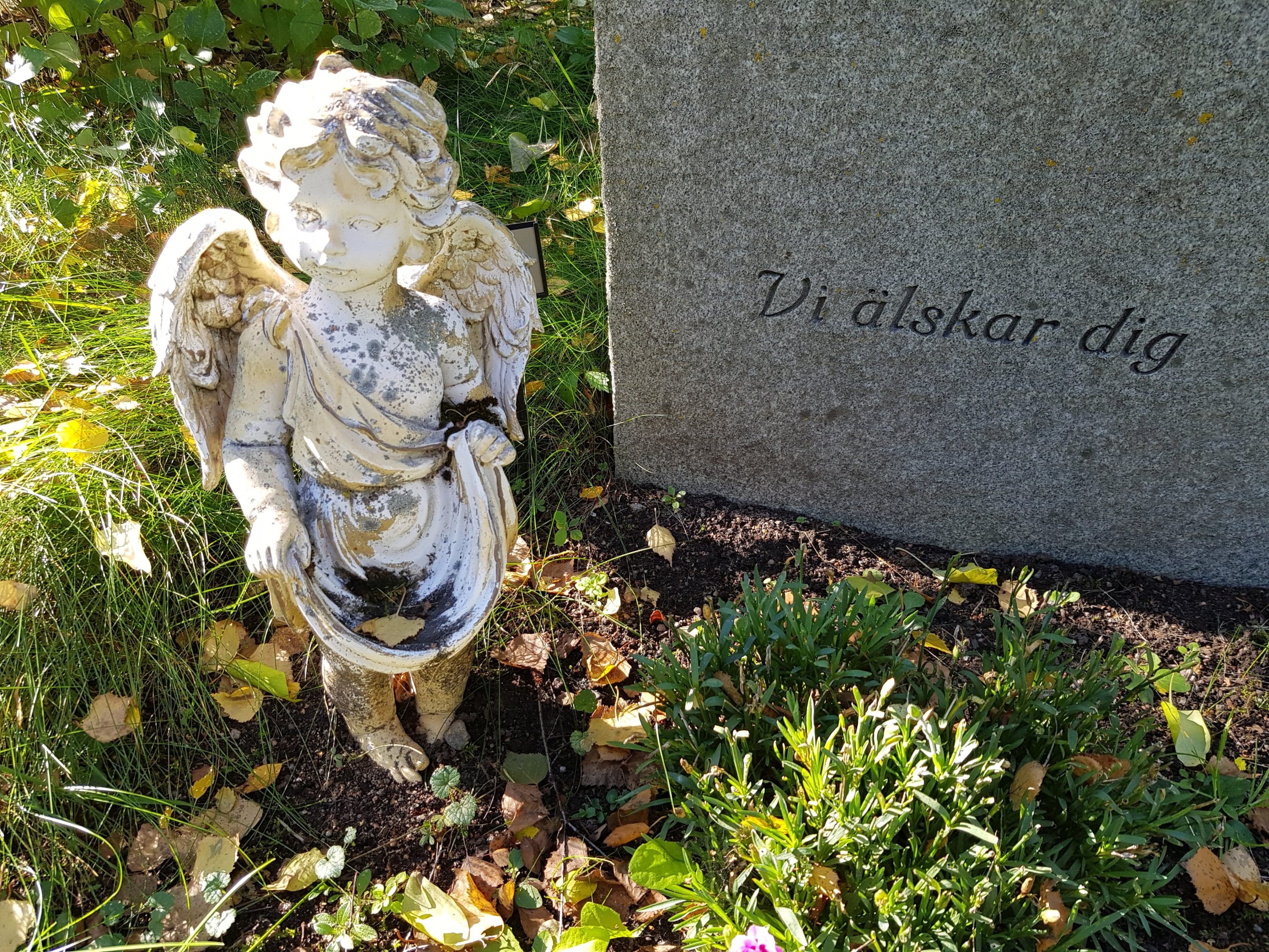 Ängel framför sten Ängel framför sten